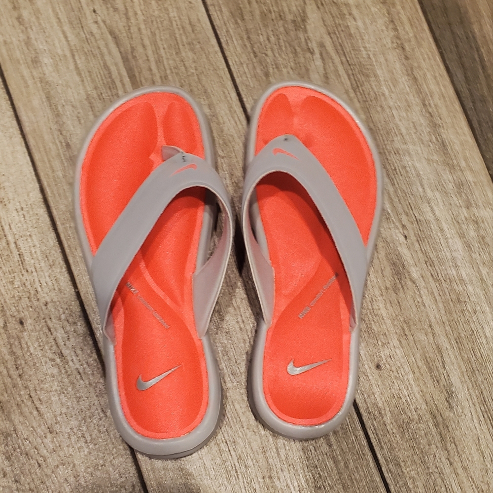 Nike ultra comfort  foot bed. Flip flop